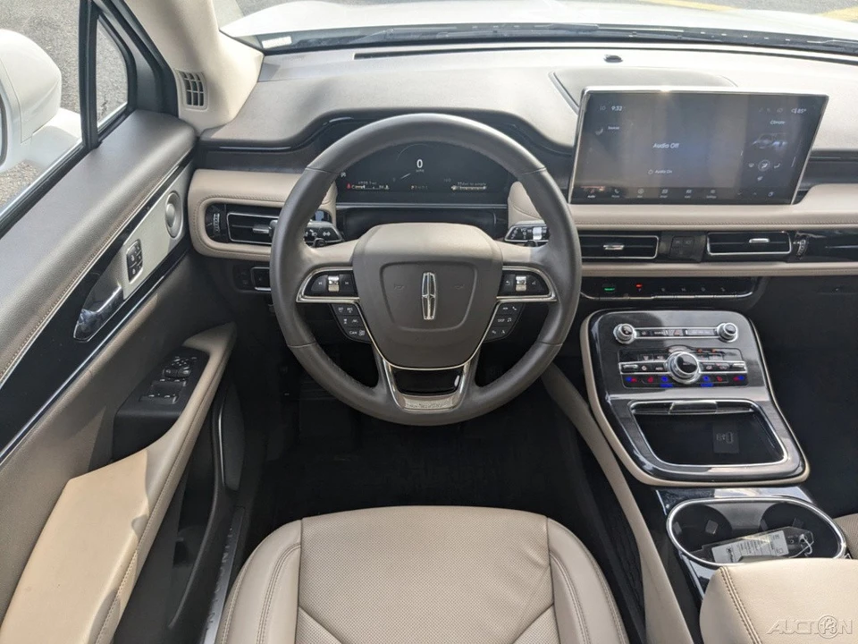 2023 Lincoln Nautilus - Image 18 of 21