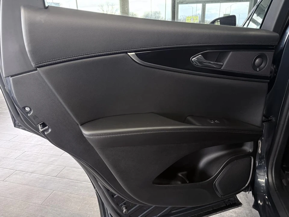 2023 Lincoln Nautilus - Image 27 of 31