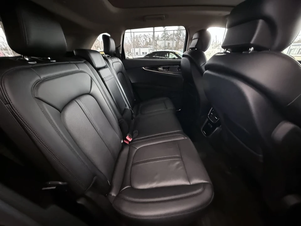 2023 Lincoln Nautilus - Image 28 of 31