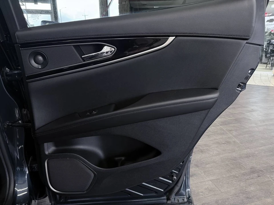 2023 Lincoln Nautilus - Image 29 of 31