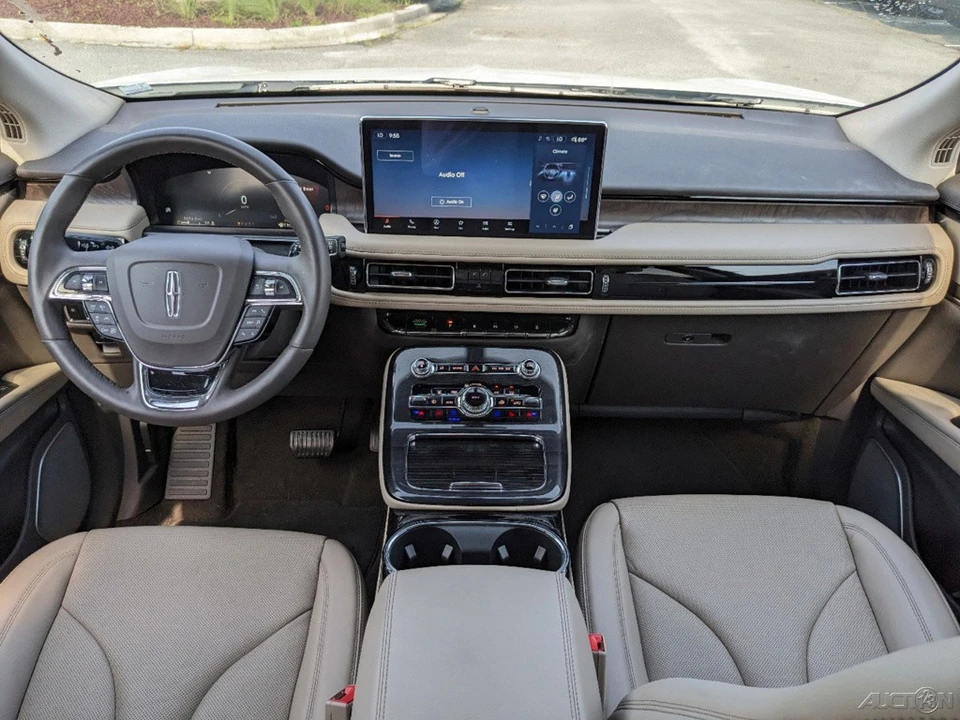 2023 Lincoln Nautilus - Image 16 of 21