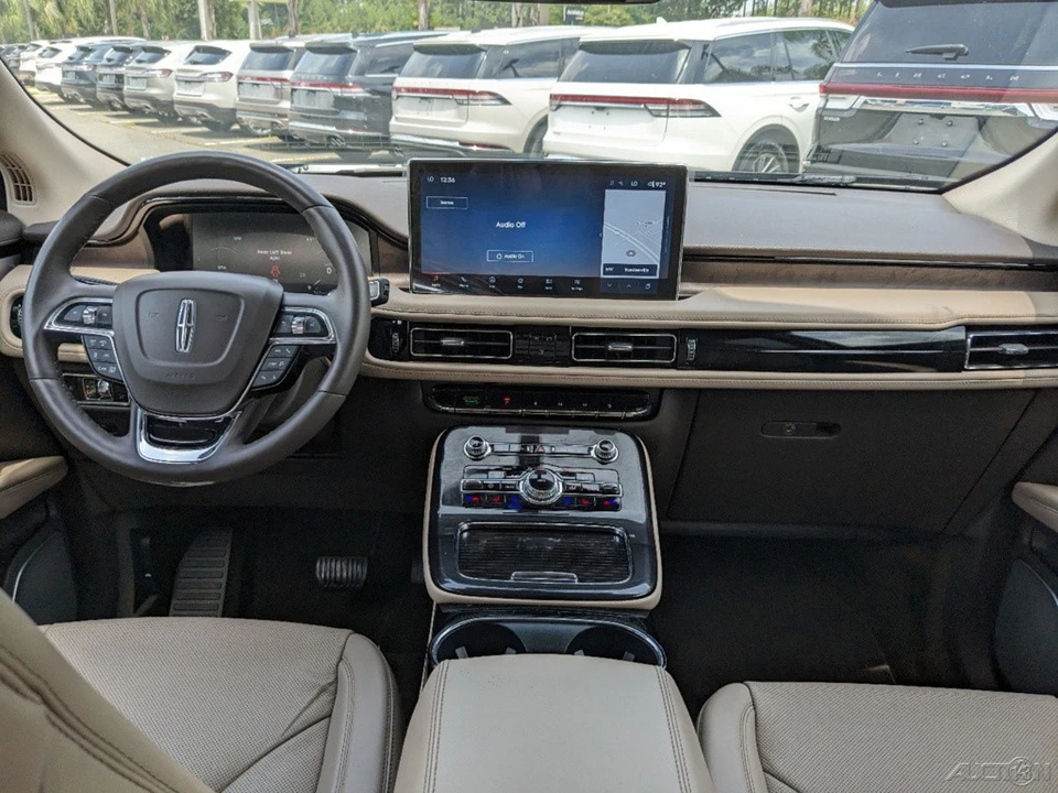 2023 Lincoln Nautilus - Image 17 of 21