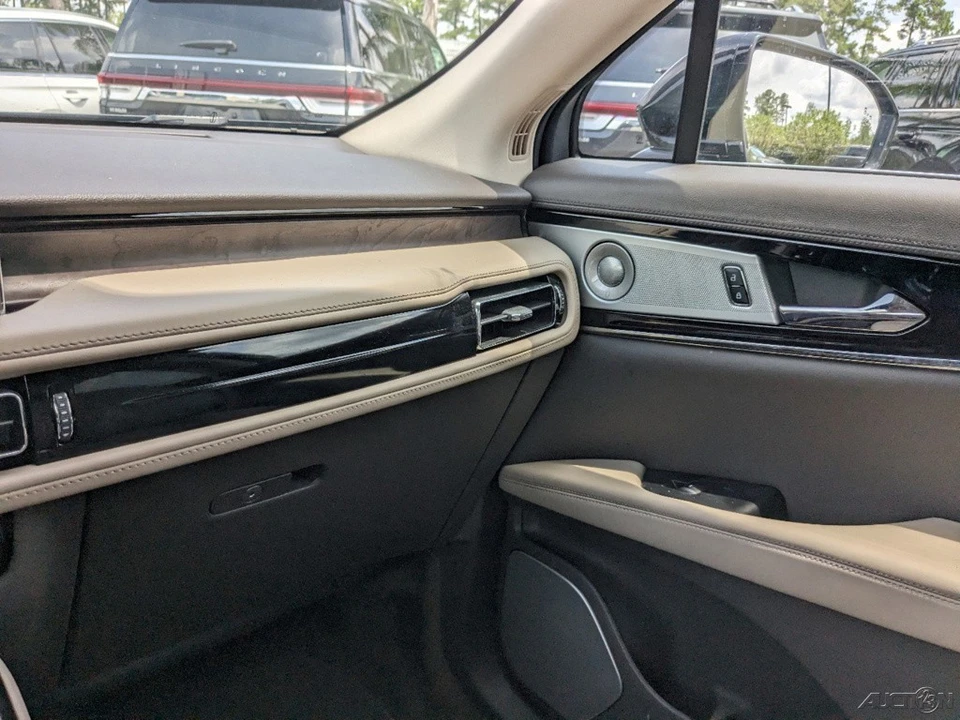 2023 Lincoln Nautilus - Image 19 of 21