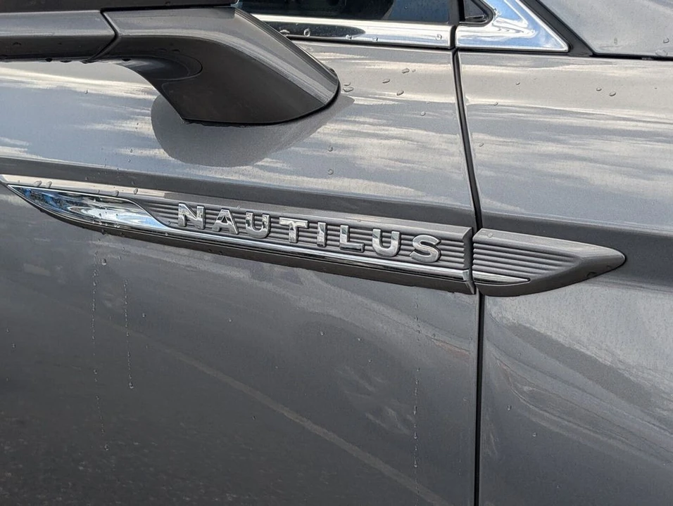2023 Lincoln Nautilus - Image 10 of 21