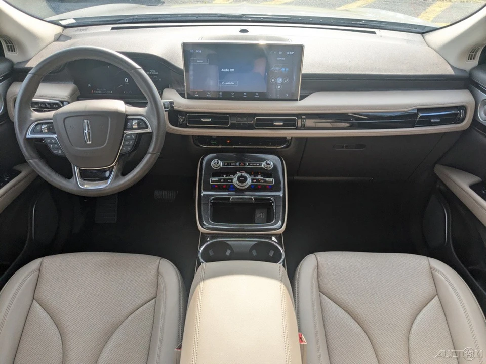 2023 Lincoln Nautilus - Image 16 of 21