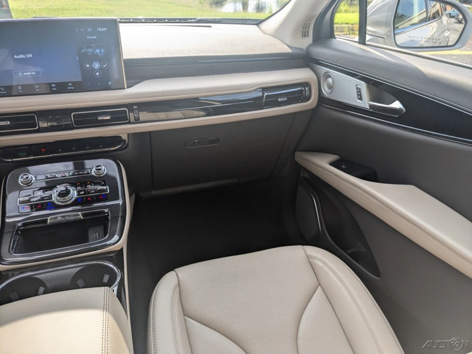 2023 Lincoln Nautilus - Image 18 of 21