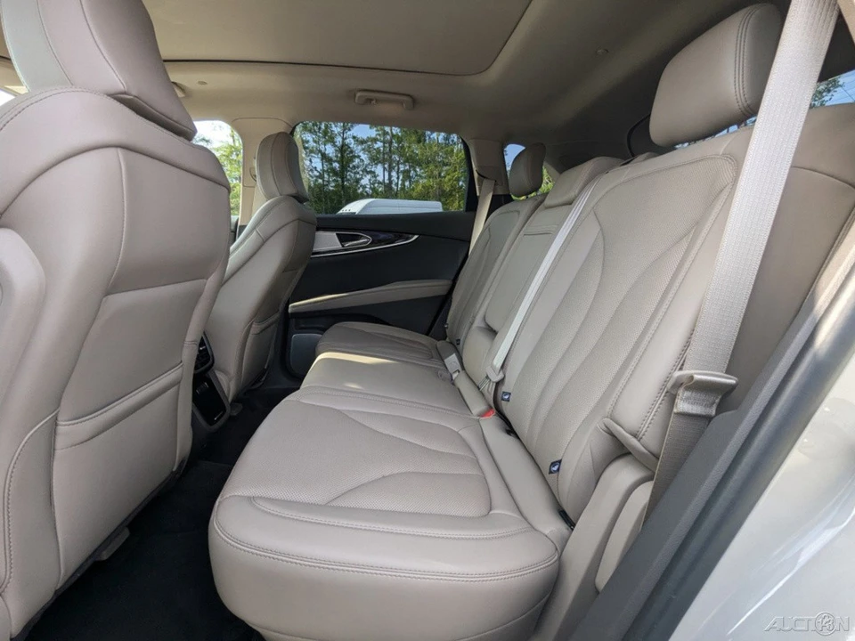2023 Lincoln Nautilus - Image 15 of 21