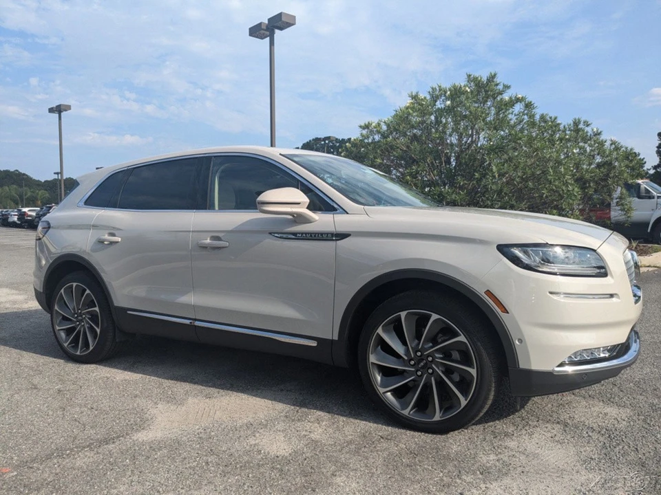 2023 Lincoln Nautilus - Image 2 of 21