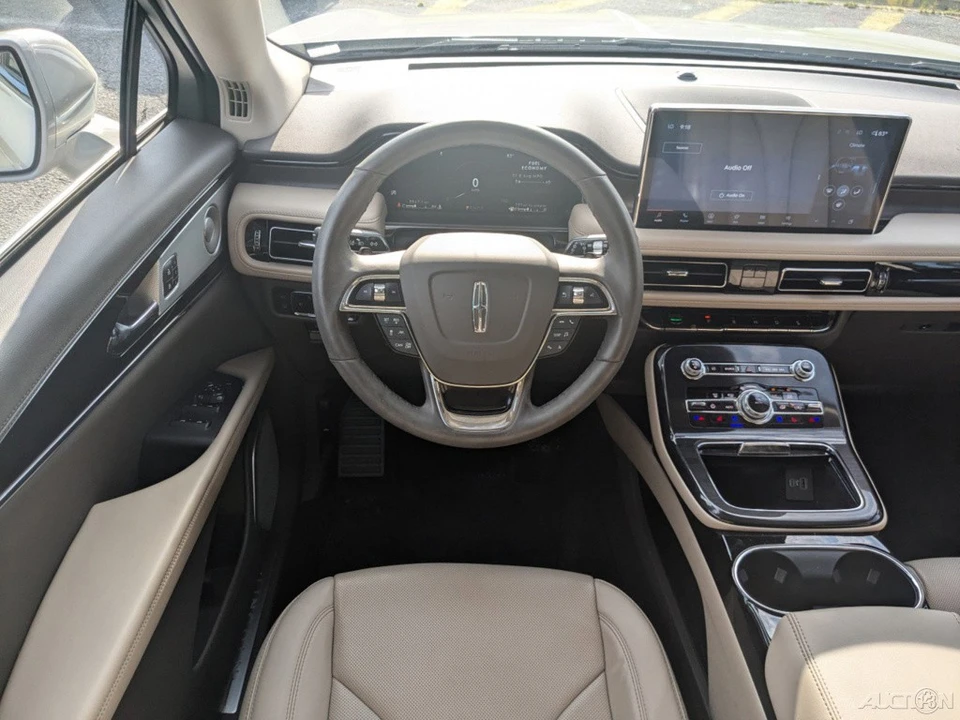 2023 Lincoln Nautilus - Image 17 of 21