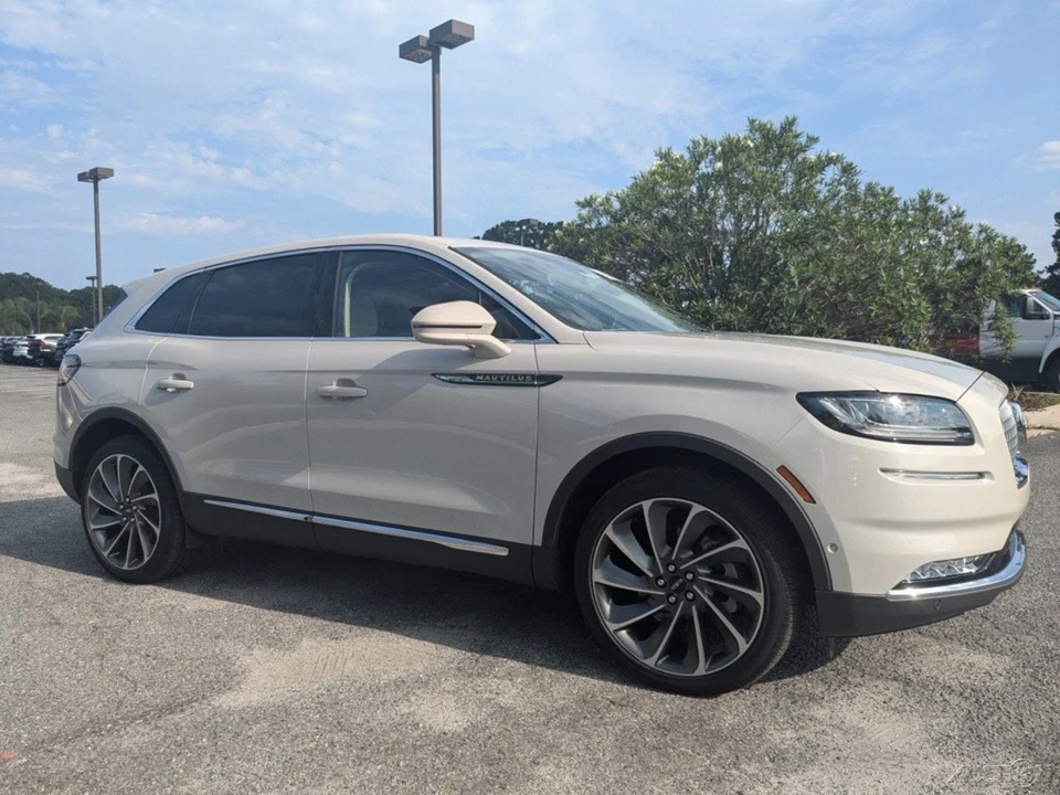 2023 Lincoln Nautilus - Image 2 of 21