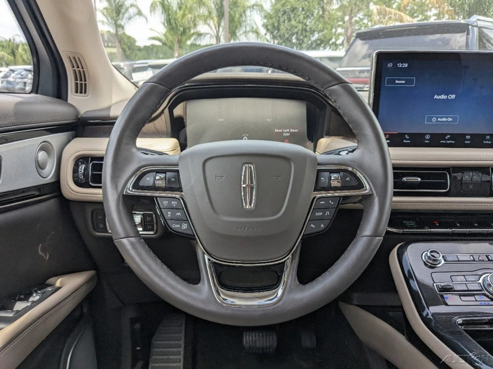 2023 Lincoln Nautilus - Image 18 of 21