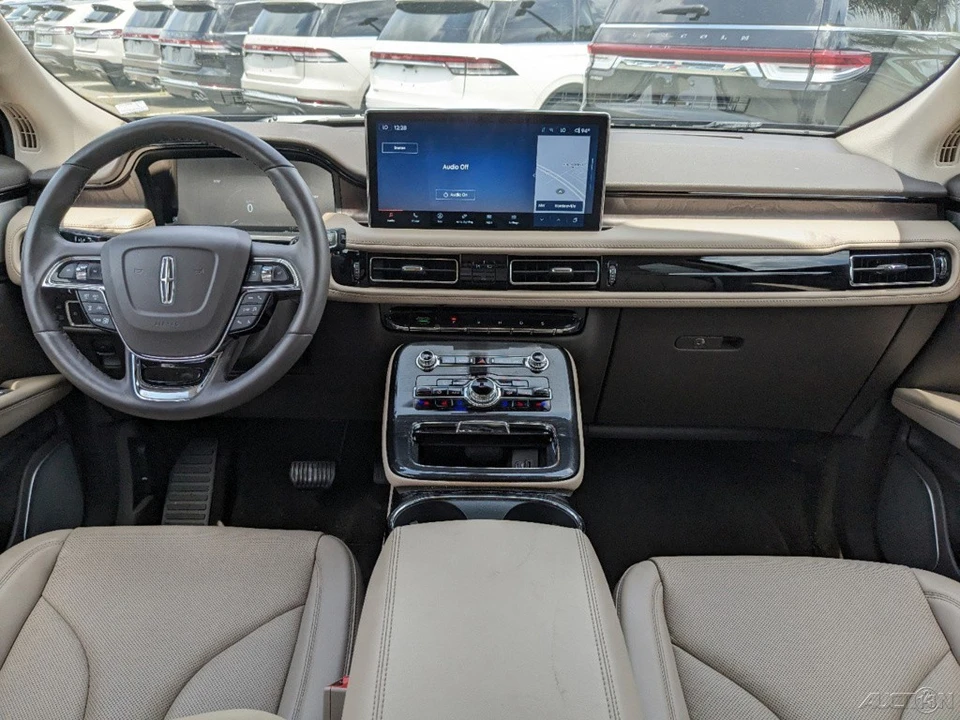 2023 Lincoln Nautilus - Image 17 of 21