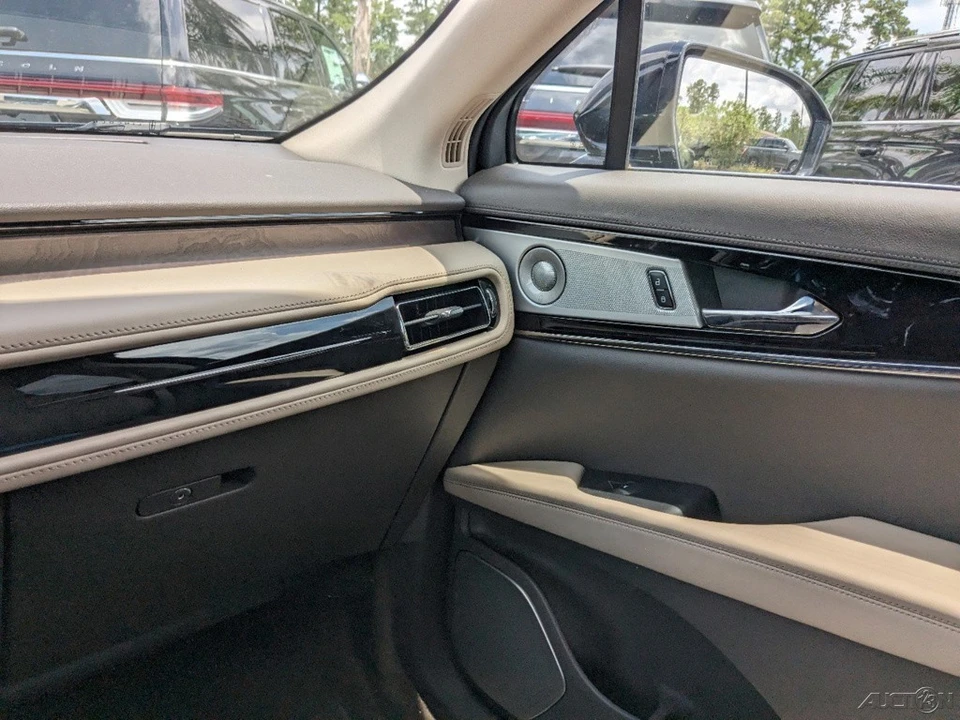2023 Lincoln Nautilus - Image 19 of 21