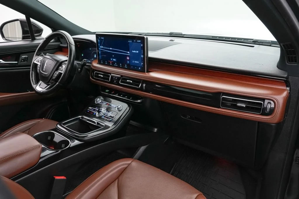 2023 Lincoln Nautilus - Image 25 of 27