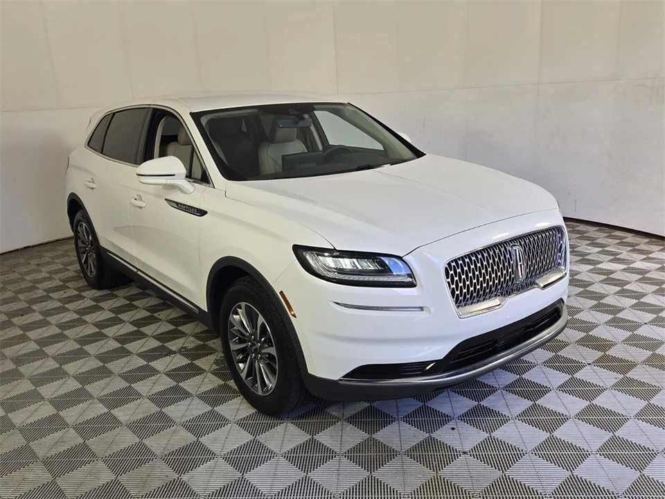 2023 Lincoln Nautilus - Image 2 of 21