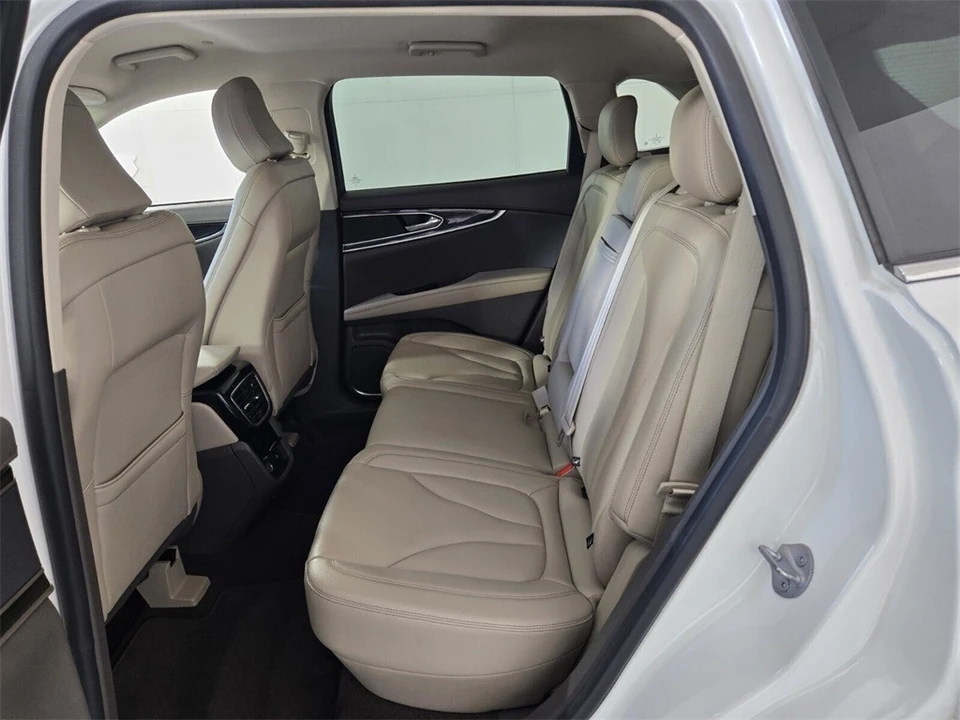 2023 Lincoln Nautilus - Image 8 of 12