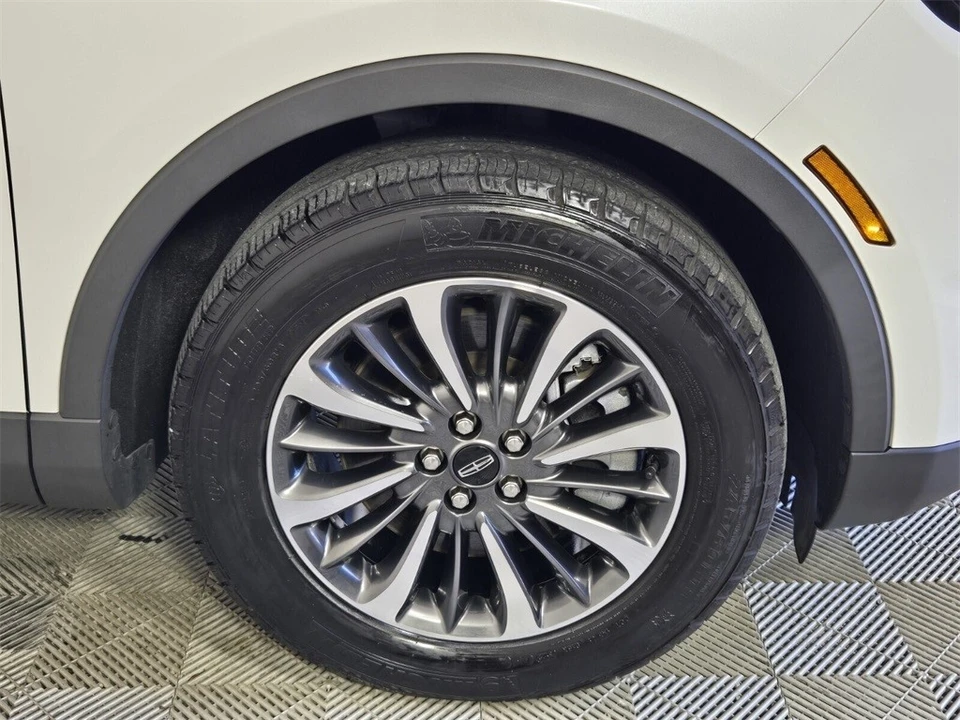 2023 Lincoln Nautilus - Image 15 of 21