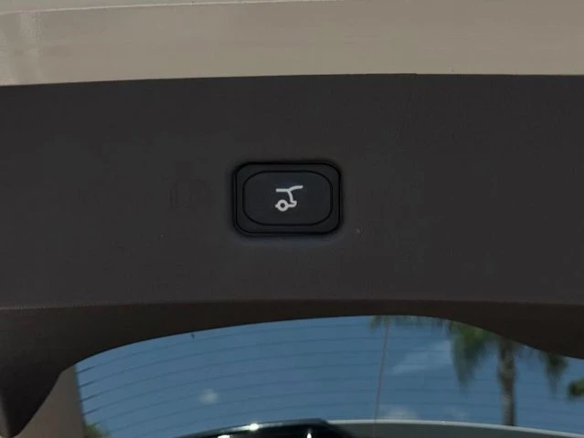 2023 Lincoln Nautilus - Image 13 of 31
