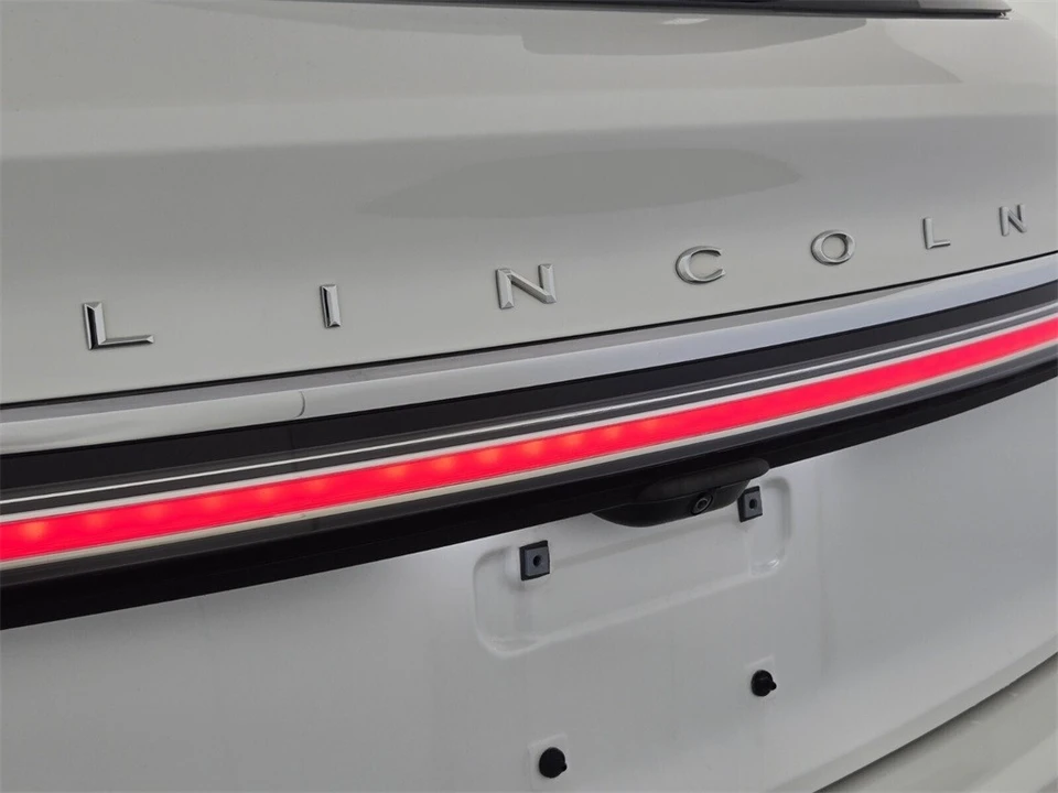2023 Lincoln Nautilus - Image 11 of 12