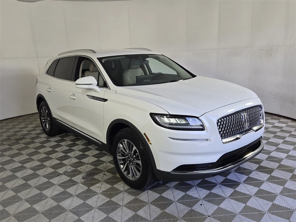 2023 Lincoln Nautilus - Image 2 of 12