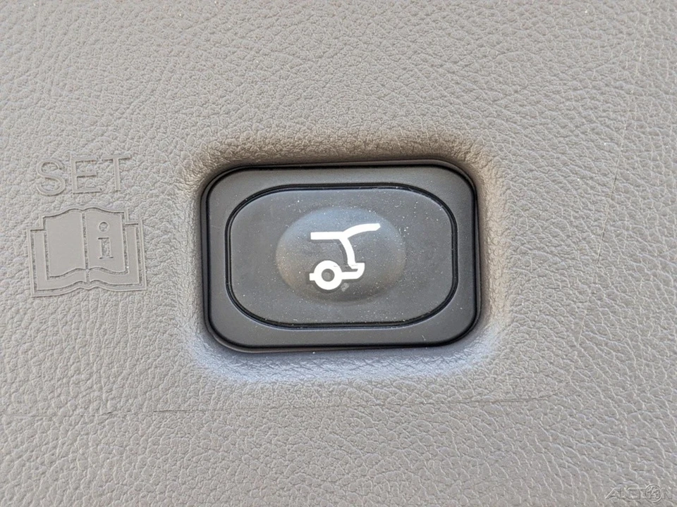2023 Lincoln Nautilus - Image 7 of 21