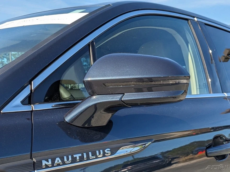 2023 Lincoln Nautilus - Image 15 of 21
