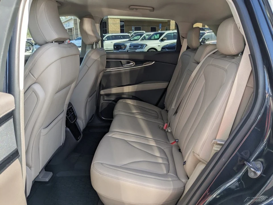 2023 Lincoln Nautilus - Image 16 of 21