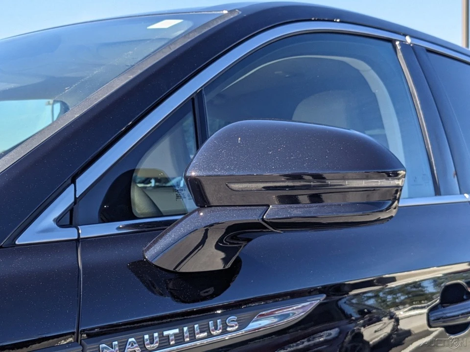 2023 Lincoln Nautilus - Image 15 of 21