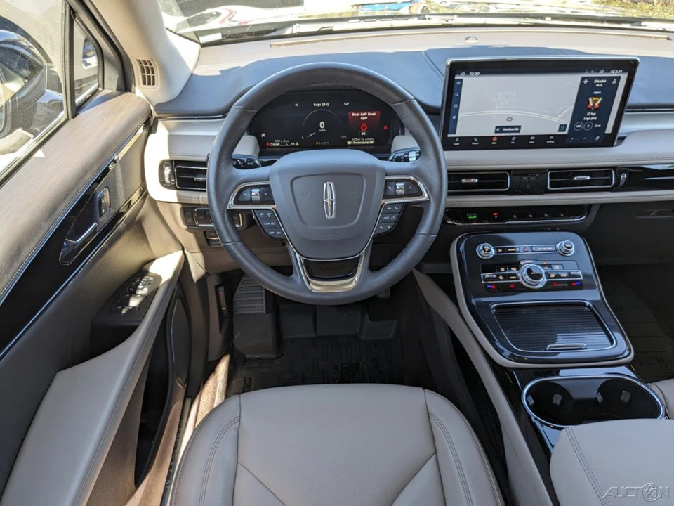2023 Lincoln Nautilus - Image 18 of 21