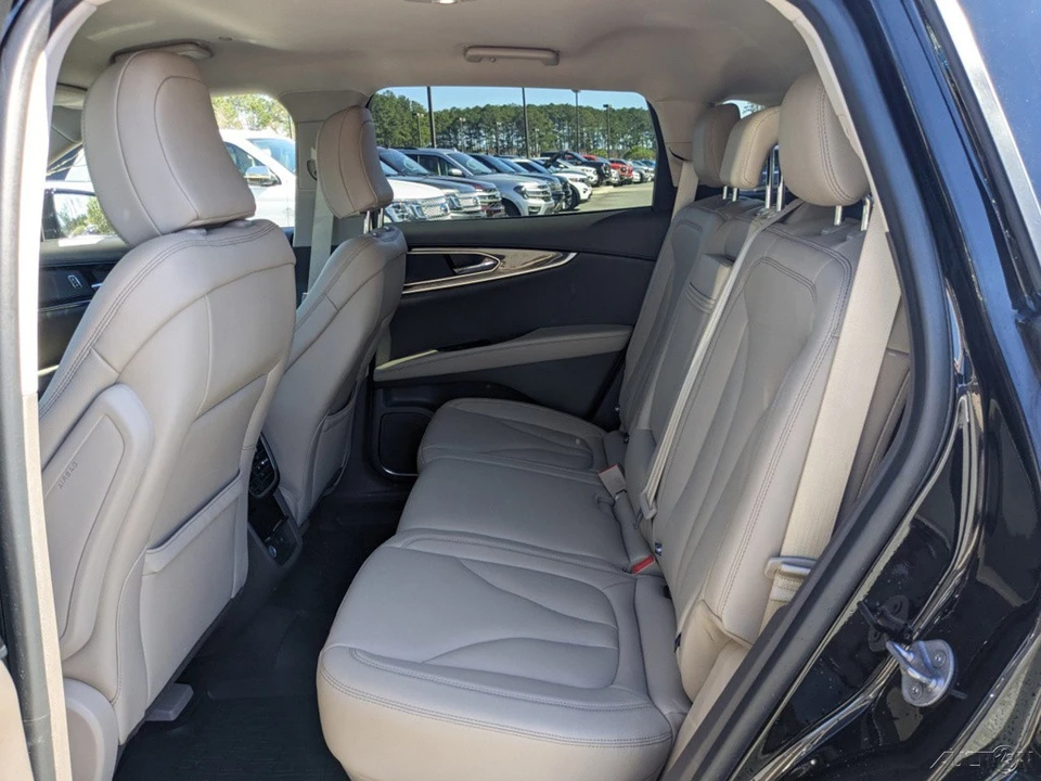 2023 Lincoln Nautilus - Image 16 of 21
