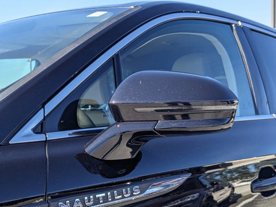 2023 Lincoln Nautilus - Image 15 of 21