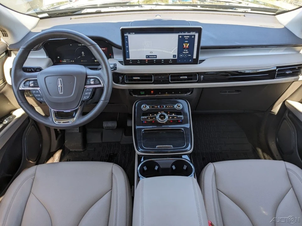 2023 Lincoln Nautilus - Image 17 of 21