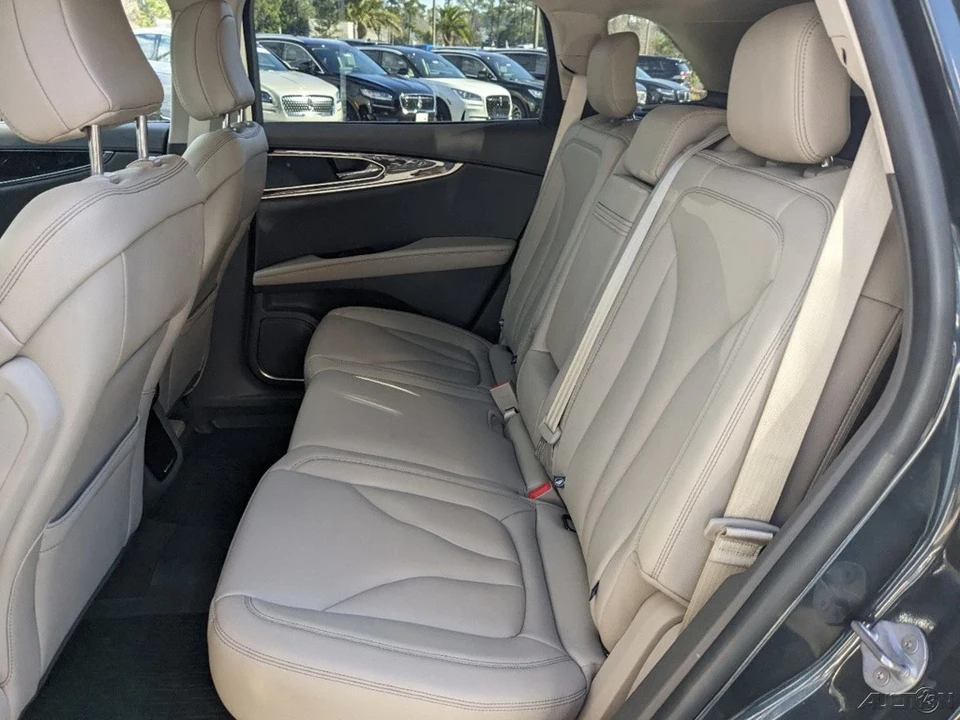 2023 Lincoln Nautilus - Image 15 of 21