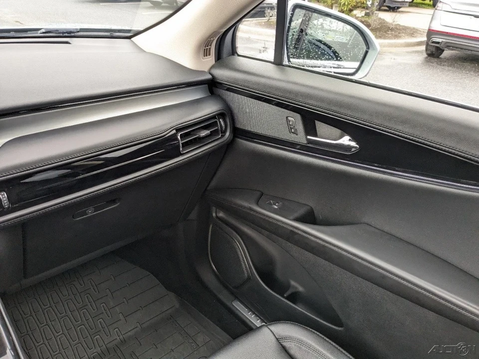 2023 Lincoln Nautilus - Image 19 of 21