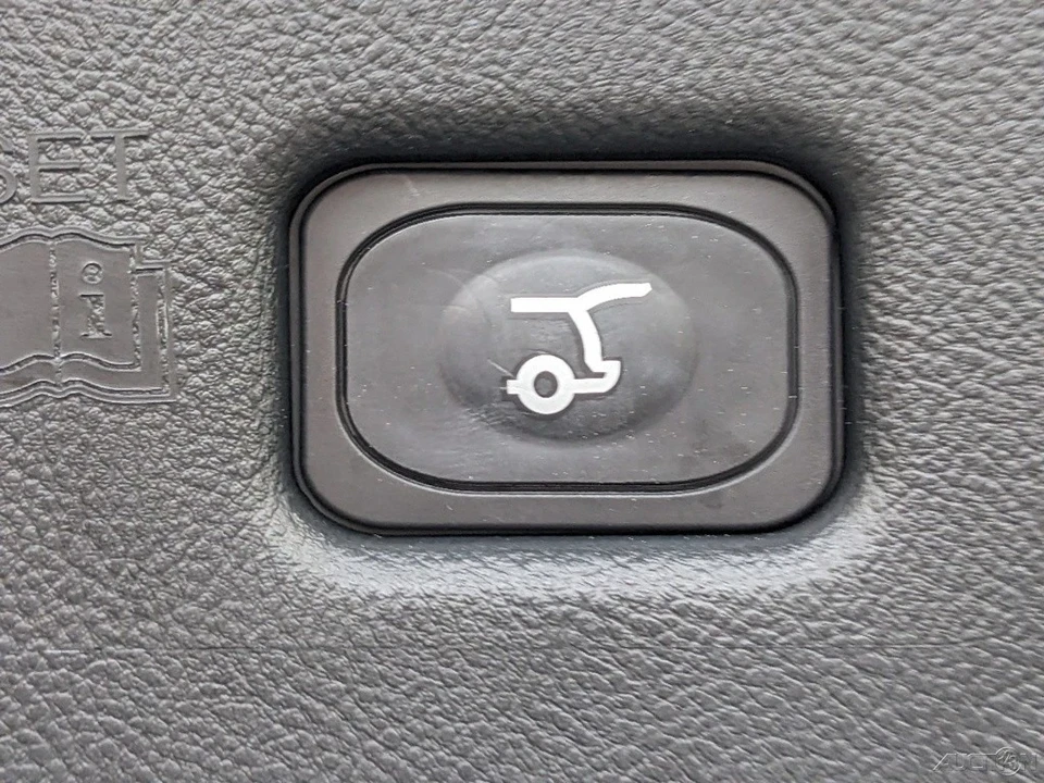 2023 Lincoln Nautilus - Image 15 of 21