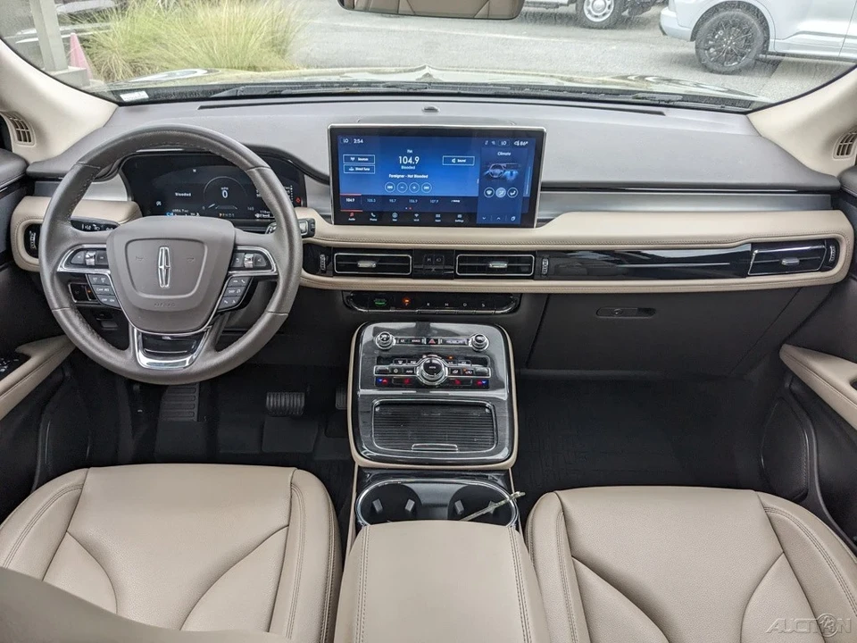 2023 Lincoln Nautilus - Image 15 of 21