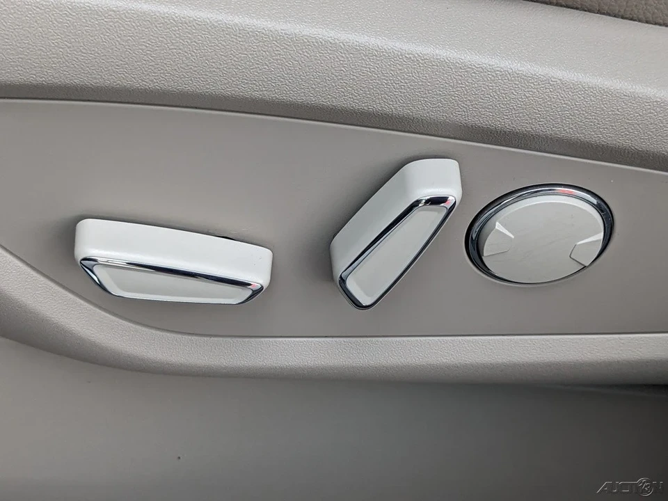 2023 Lincoln Nautilus - Image 20 of 21