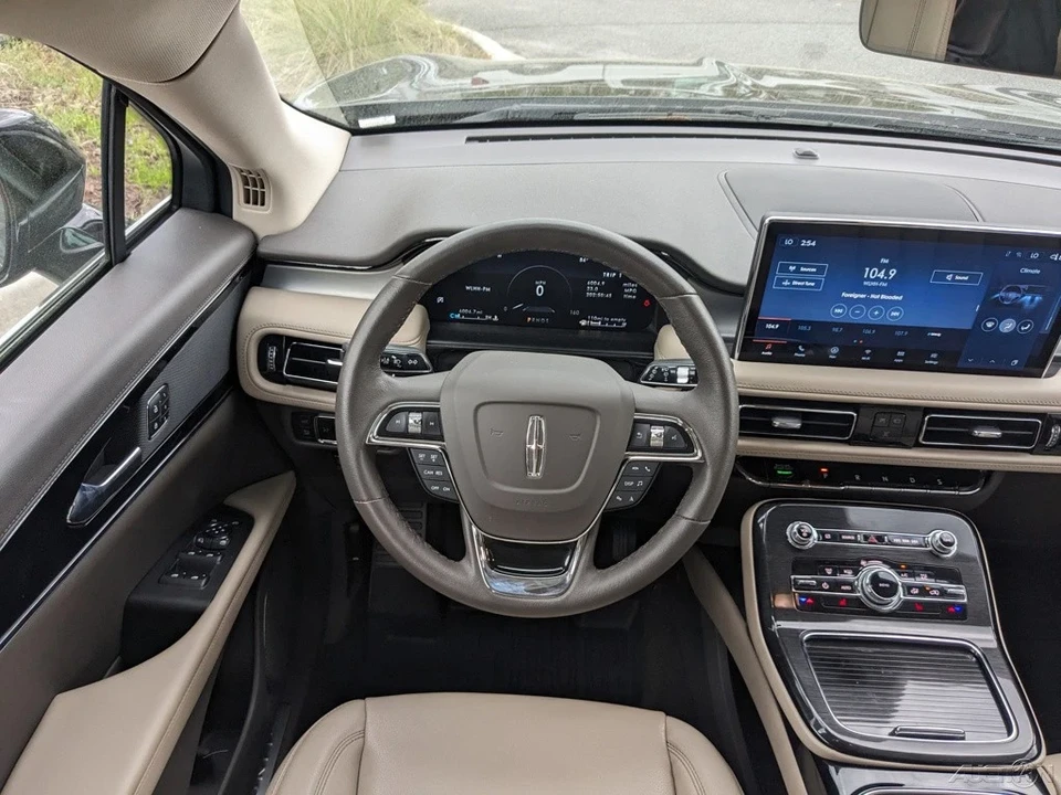 2023 Lincoln Nautilus - Image 16 of 21