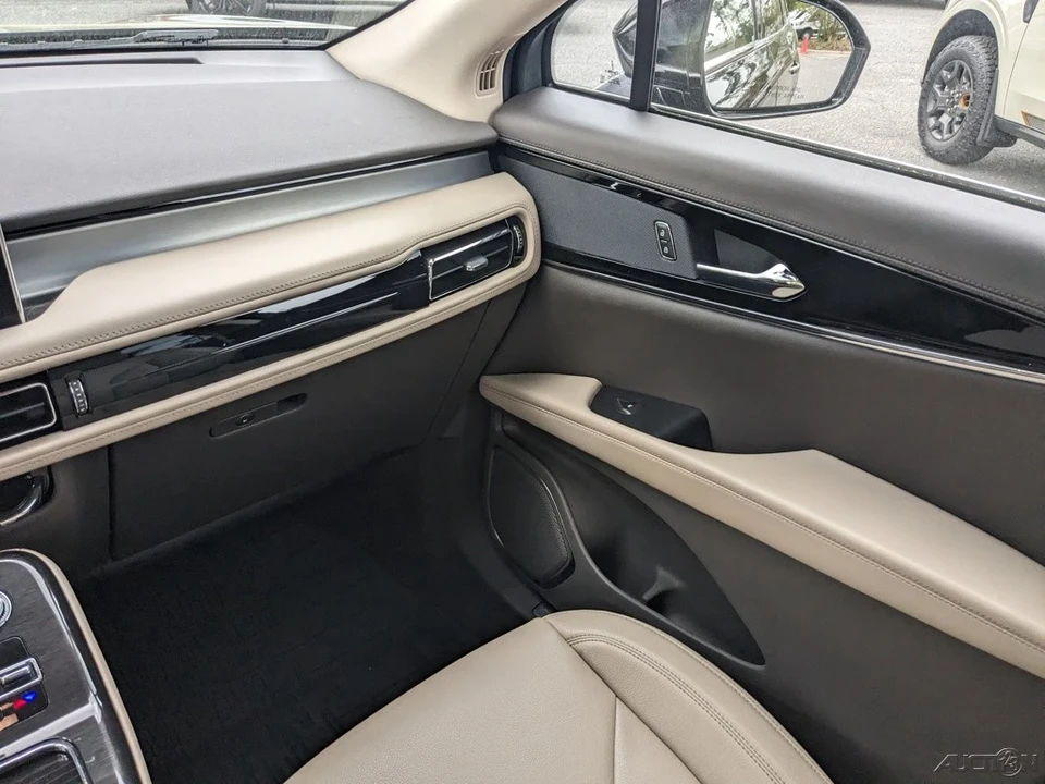 2023 Lincoln Nautilus - Image 17 of 21