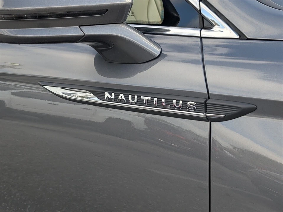 2023 Lincoln Nautilus - Image 9 of 12