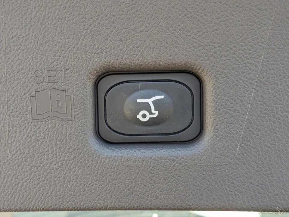 2023 Lincoln Nautilus - Image 7 of 21