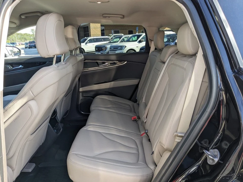 2023 Lincoln Nautilus - Image 16 of 21