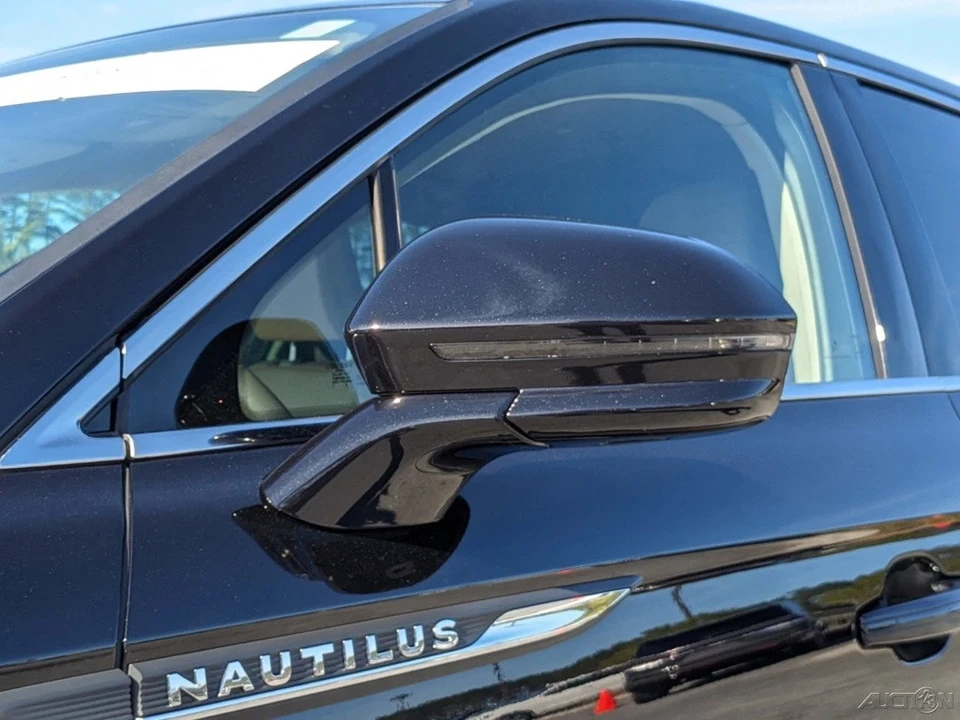 2023 Lincoln Nautilus - Image 15 of 21