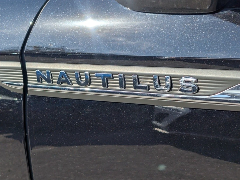 2023 Lincoln Nautilus - Image 10 of 21