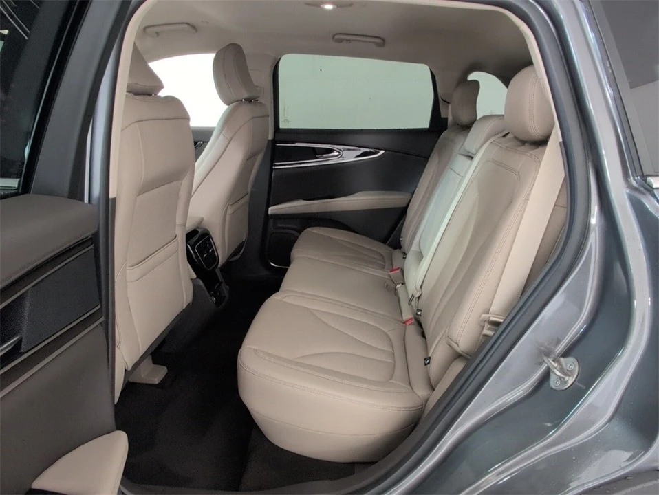 2023 Lincoln Nautilus - Image 8 of 12
