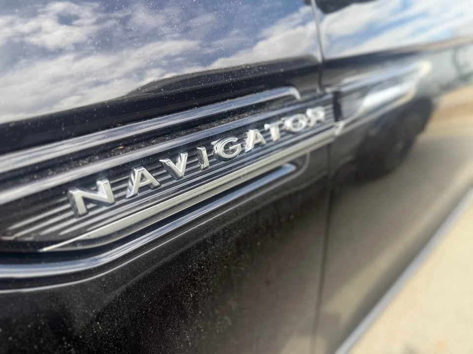 2023 Lincoln Navigator 4th Gen - Image 5 of 12