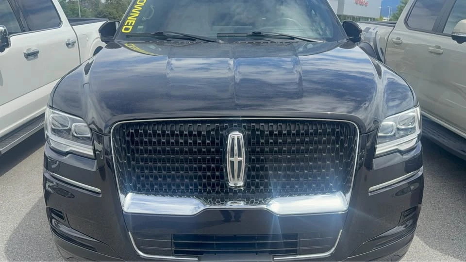 2023 Lincoln Navigator 4th Gen - Image 10 of 12