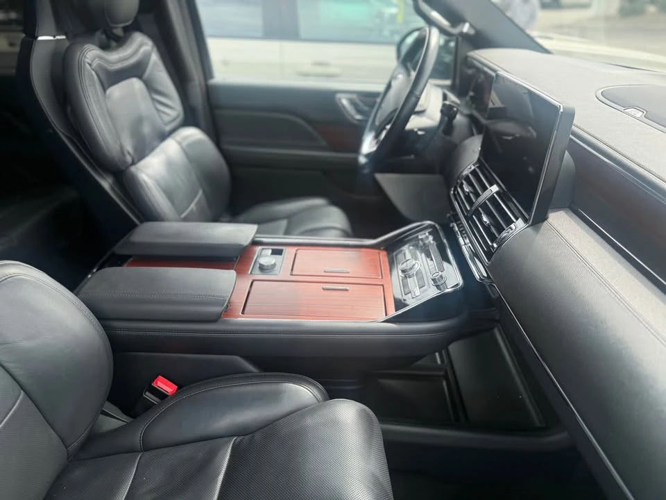 2023 Lincoln Navigator 4th Gen - Image 9 of 12