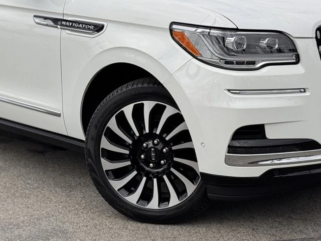 2023 Lincoln Navigator 4th Gen - Image 4 of 12