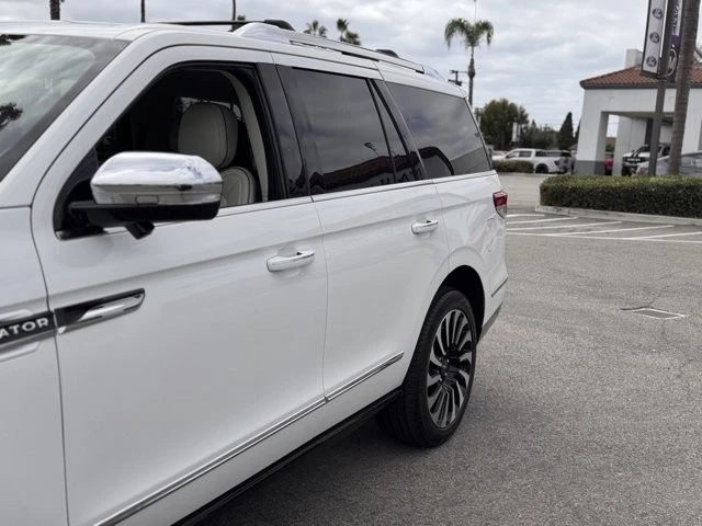 2023 Lincoln Navigator 4th Gen - Image 9 of 12
